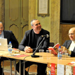 Cremonini al tavolo dei relatori con i musicologi Beghelli e Mioli